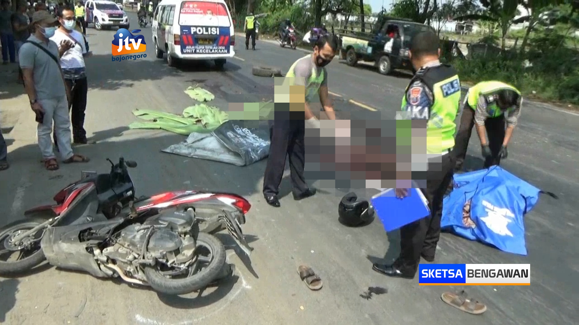 Kecelakaan Tragis di Pasuruan, Pemotor Honda Vario Gadis Berjilbab Tewas Masuk Kolong Truk