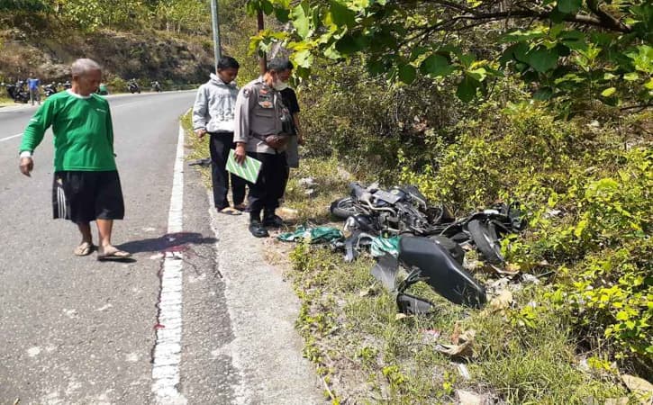 Kecelakaan Adu Banteng di Tanjakan Sambeng, Pemotor Patah Kaki