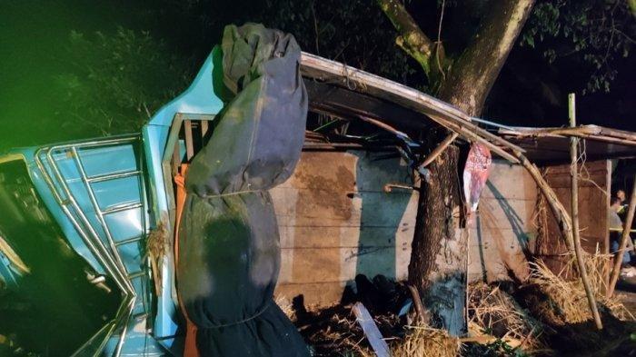 Kecelakaan Maut di Salatiga Menimpa Truk Trailer dengan 3 Kendaraan, Mengakibatkan 1 Orang Tewas & 7 Sapi Mati