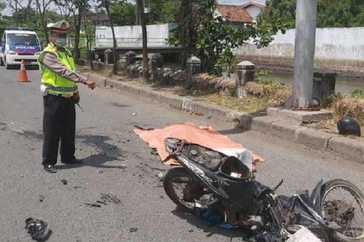 Tragis, Hendak Antarkan Ratusan Tusuk Sate, Suami Istri ini Kecelakaan Terlindas Truk Tronton