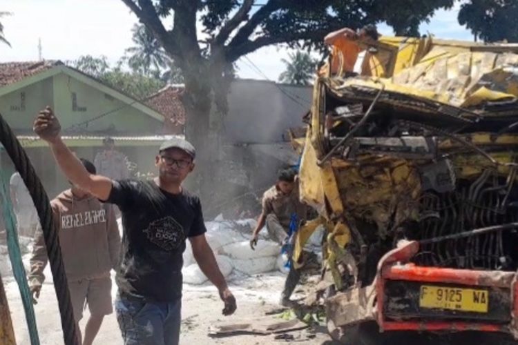 Cerita Saksi Saat Detik-detik Kecelakaan Maut Cianjur, Terdengar Suara Keras, Pengendara Motor Terpental