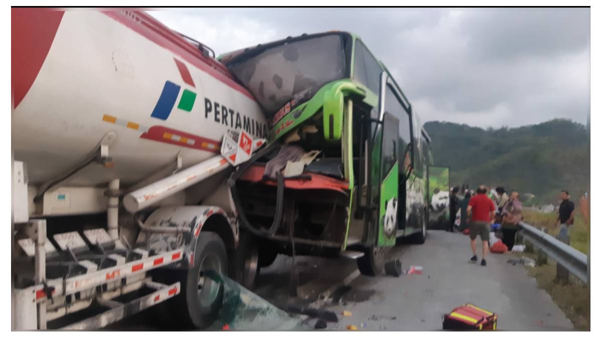 Kecelakaan Beruntun di Tol Malang-Surabaya, Sopir Bus Restu Panda Tewas Usai Tabrakan dengan 5 Kendaraan Lainnya, Begini Kronologinya
