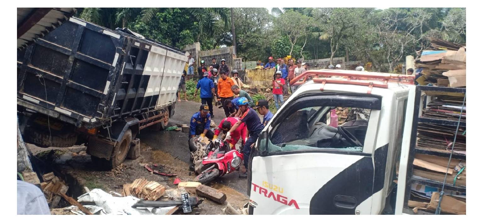 Tragis, Ayah & Anak Tewas Setelah Tertimpa Truk Muatan Semen 8 Ton di Pulau Laut Sigam Kotabaru