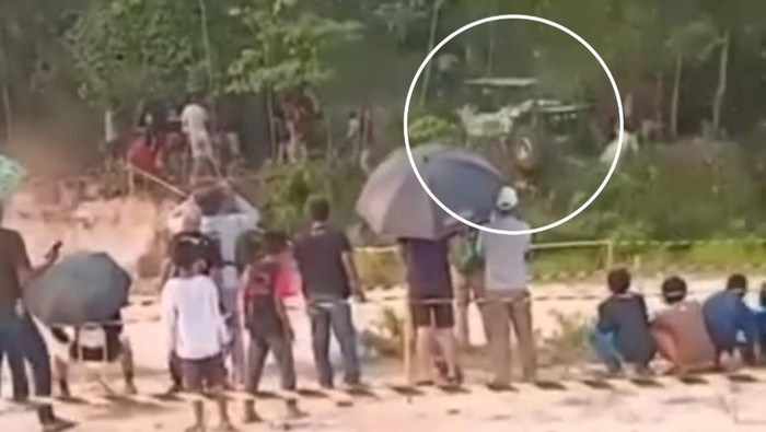 10 Penonton Dilarikan ke RS Usai Ditabrak Mobil Offroad Hilang Kendali