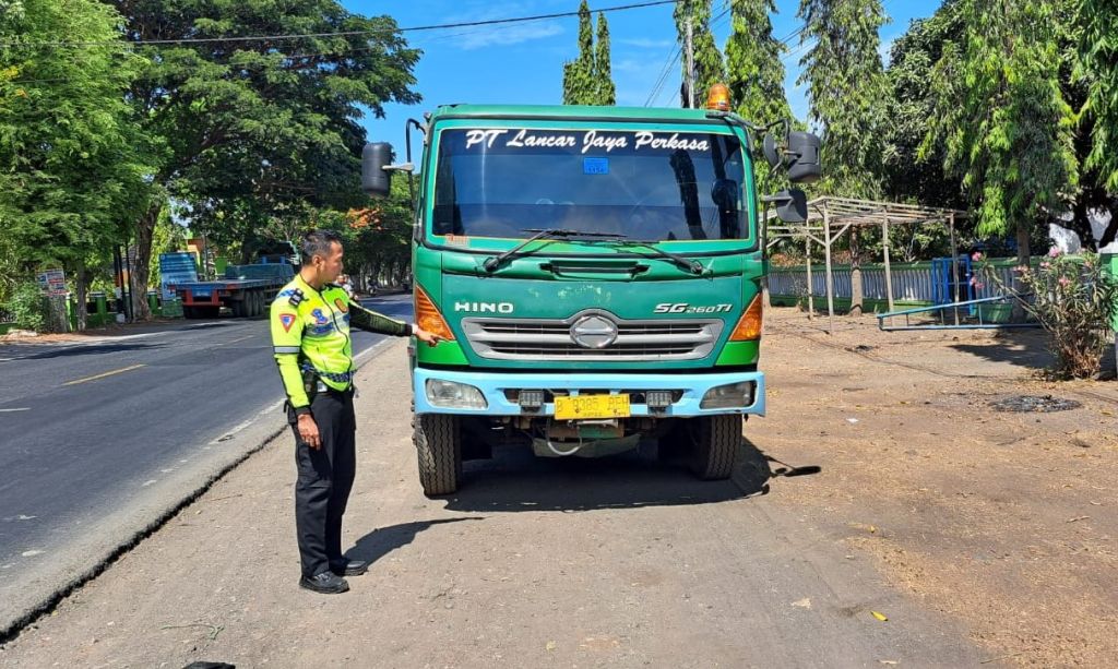 ASN Kantor Kemenag Situbondo Tewas Terlindas Trailer Bermuatan Besi