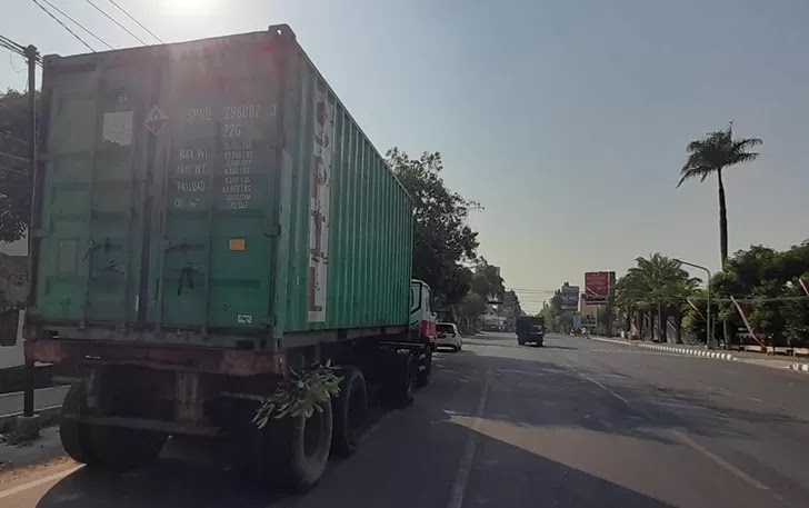 Anak 10 Tahun Tewas Setelah Terlibat Kecelakaan dengan Truk Kontainer