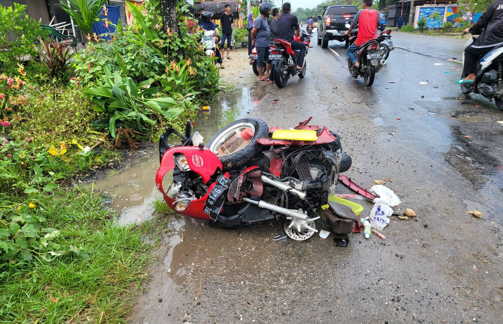 Akibat Hindari Jalan Berlubang di Banda Aceh, Mobil Innova Tabrak Pemotor Honda Scoopy hingga Kritis