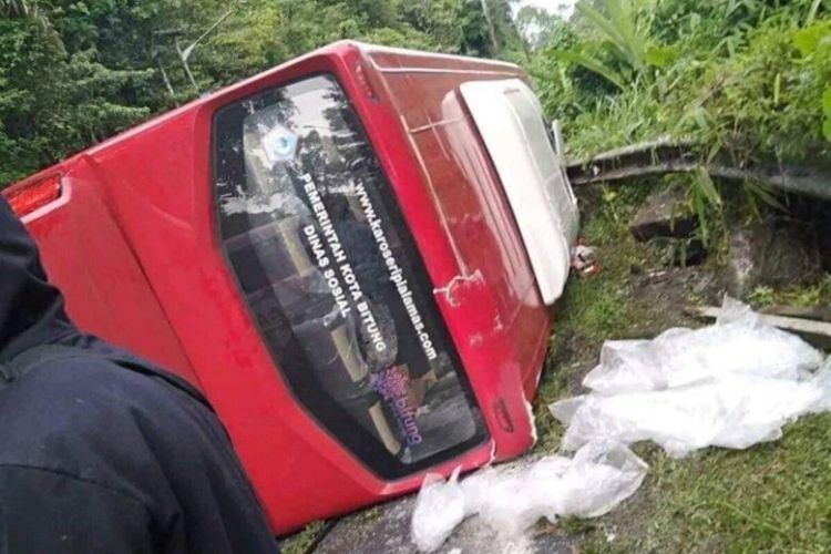 Bus Rombongan Jemaat Gereja Alami Kecelakaan di Jalan Raya Sonder Minahasa, 3 Orang Tewas