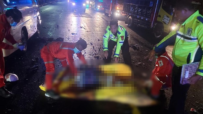 Bus Tabrak Motor di Depan Puspem Badung, Pria-Wanita Tewas