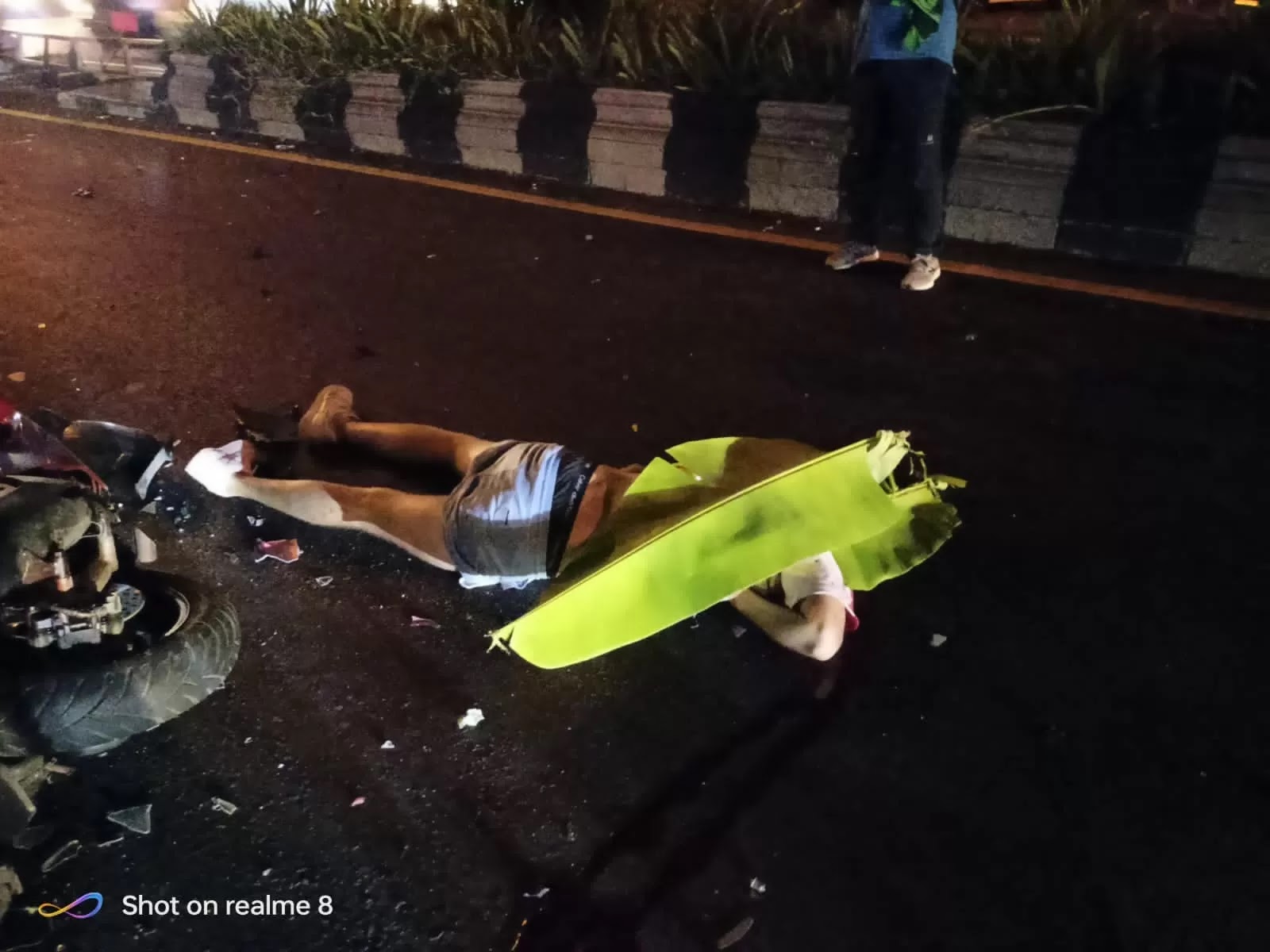 Detik-detik Kepala Bule Sampai Putus Usai Tabrak Truk di Denpasar