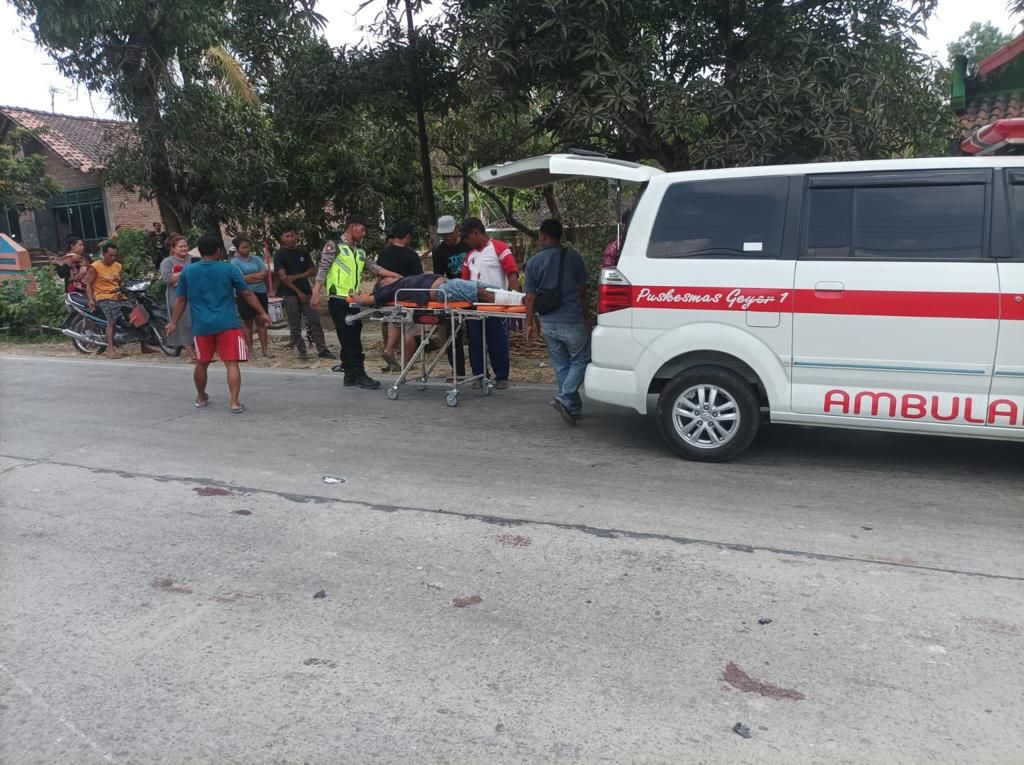 Dua Motor Tabrakan di Jalan Solo-Purwodadi, Satu Orang Alami Patah Kaki