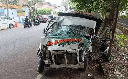 Dua Pemotor Bau Alkohol Tewas Ditabrak Pikap Granmax