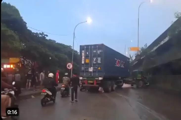 Dua Truk Kecelakaan di Cilincing Jakut, Satu Sopir Tewas