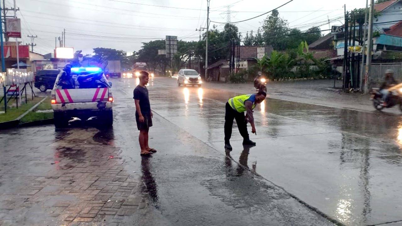 Gadis Pelajar di Kudus Tewas Usai Alami Kecelakaan dengan Truk Box
