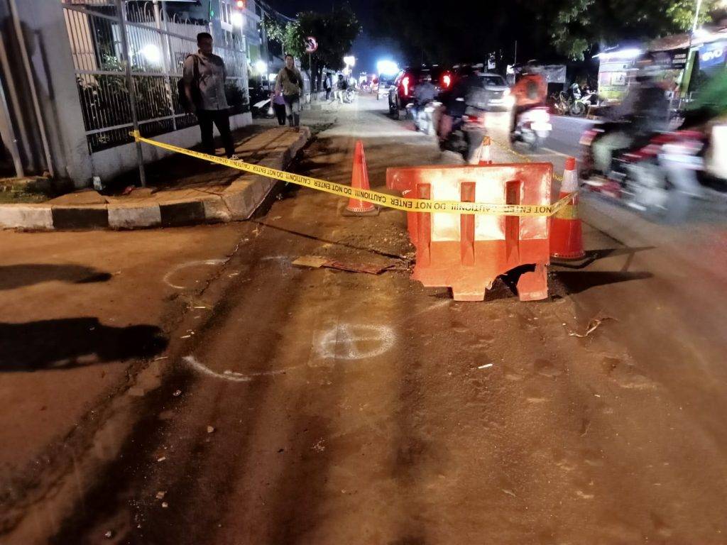 Gagal Nyalip, Pemotor Tewas Terlindas Truk Molen