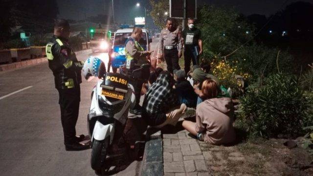 Hendak Buat Konten Cegat Truk, Remaja Malah Tewas Tertabrak di Bekasi