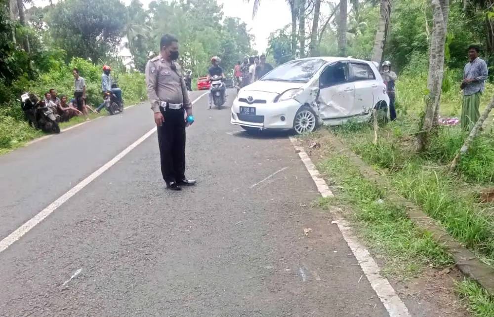 Hendak Jenguk Anak ke Pondok, Suami Istri Tewas Usai Tabrak Mobil Yaris di Sumenep
