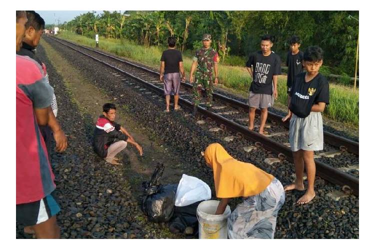 Jalan Kaki Dipinggir Rel, Kakek Tuna Rungu Tertabrak Kereta Api di Grobogan