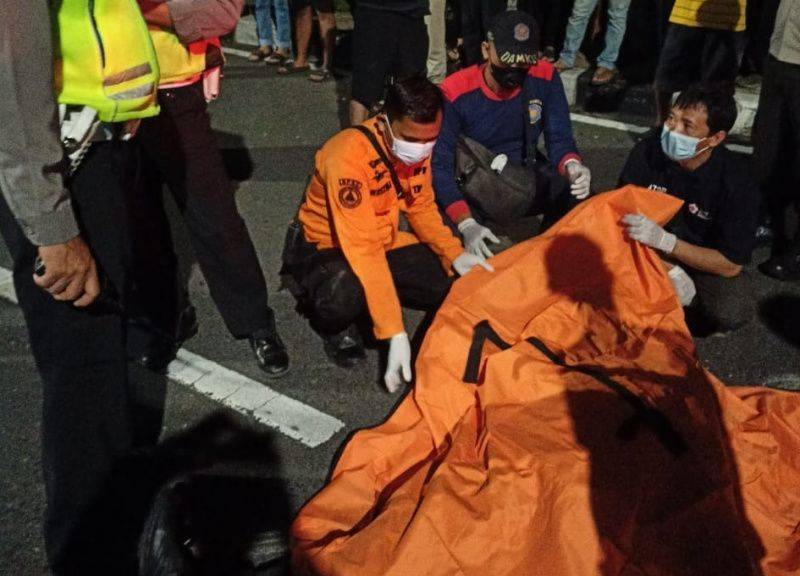 Kawasaki Ninja Tabrak Honda Revo di Surabaya, 1 Pemotor Tewas