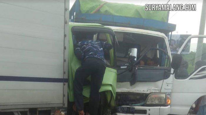 Kecelakaan 2 Truk Adu Banteng di Kedamean Gresik, 1 Sopir Tewas
