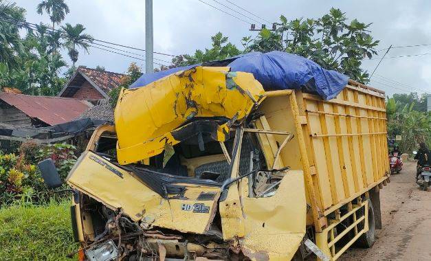 Kecelakaan 2 Truk Batu Bara Saling Tabrak di Muaro Jambi, Begini Kondisi Korban
