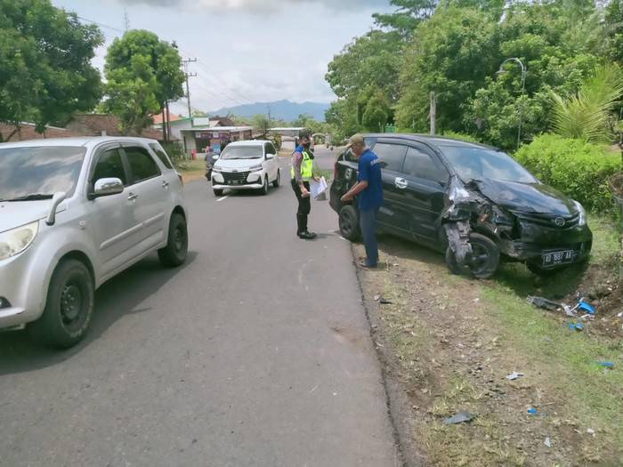 Kecelakaan Beruntun 1 Mobil 2 Motor di Wonogiri, Seorang Ibu Tewas