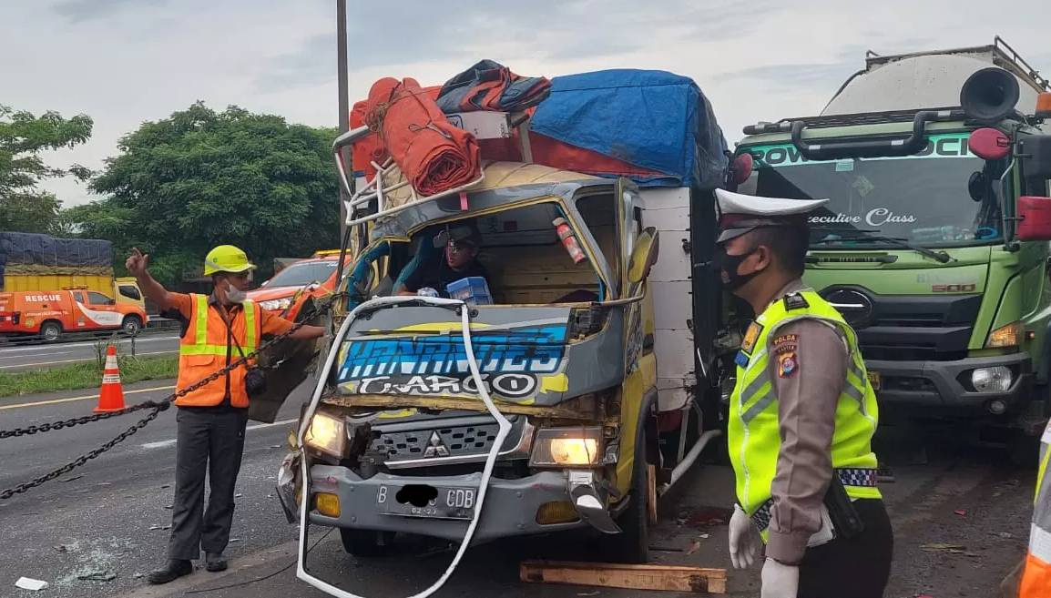 Kecelakaan Beruntun 3 Truk di Tol Tangerang-Merak, 1 Orang Tewas