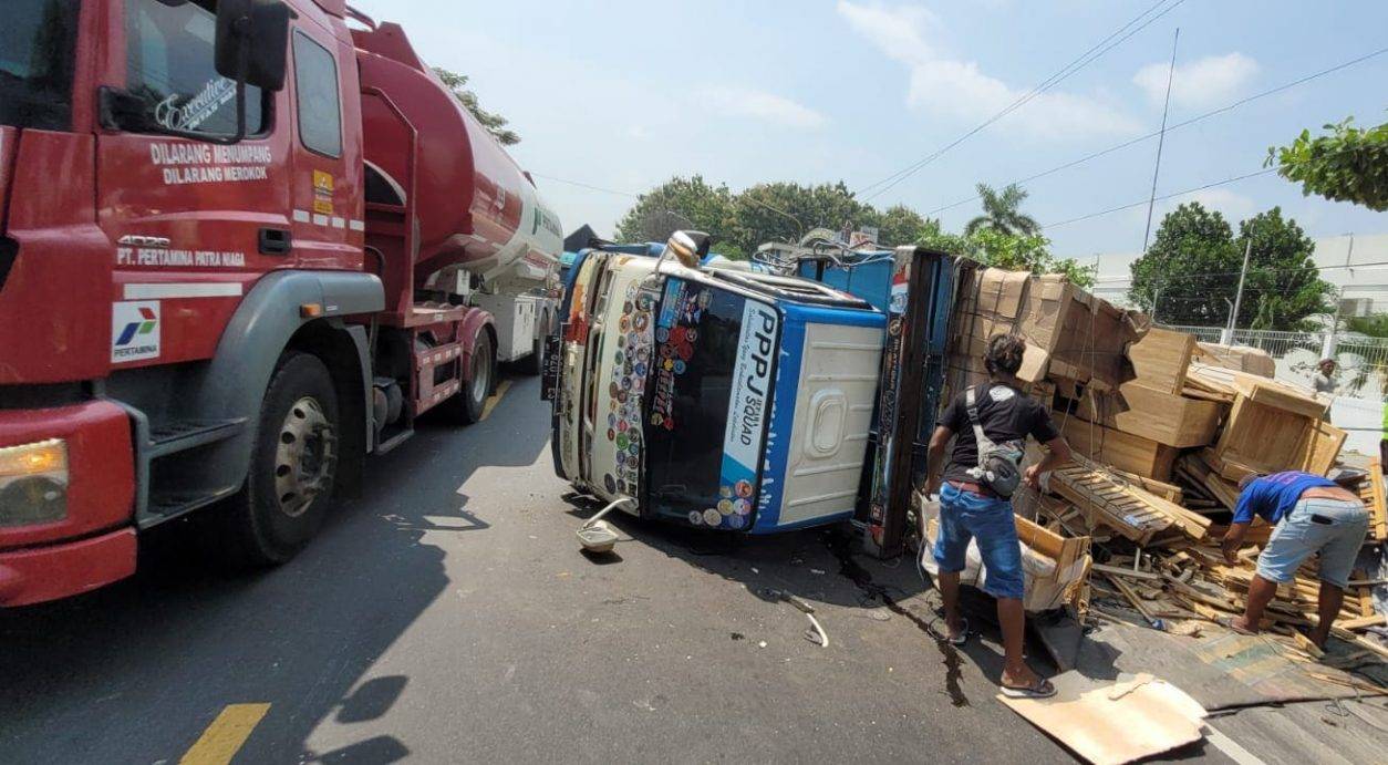 Kecelakaan Beruntun Tiga Kendaraan di Jalan Tuban-Widang KM 16-17, 2 Orang Terluka