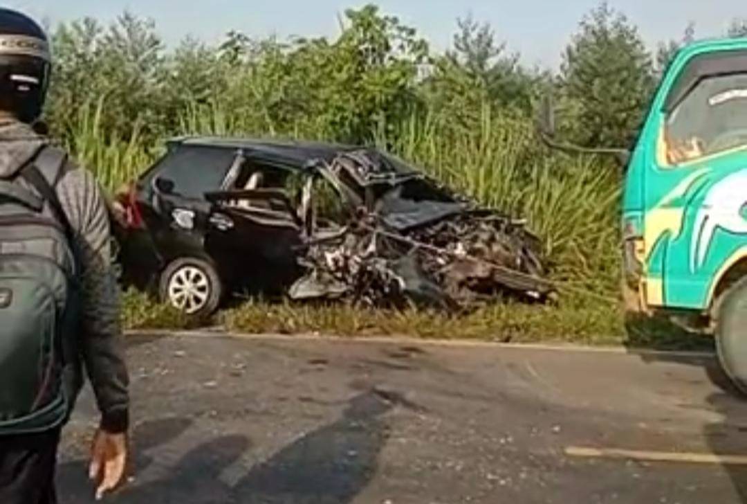 Kecelakaan Dua Mobil Adu Banteng di Jalur Jambi-Muara Sabak Tanjab Timur, 4 Korban Dilarikan ke Rumah Sakit