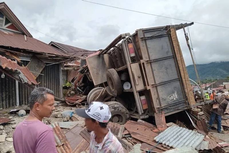 Kecelakaan Empat Kendaraan di Bintungan Panyalaian Tanah Datar, 7 Orang Luka-Luka