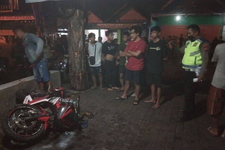 Kecelakaan Honda CBR Oleng Lalu Tabrak Pohon hingga Tewas di Gresik