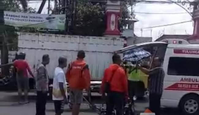 Kecelakaan Honda Grand vs Motor Suzuki GSX di Rejoagung Tulungagung, Pemotor Terpental
