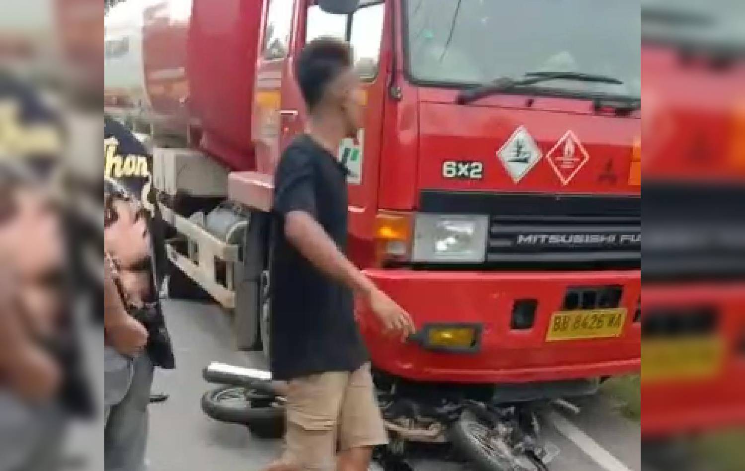 Kecelakaan Honda Sonic Terlindas Truk Tangki BBM di Aceh Singkil, Pemotor Kritis