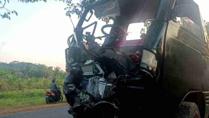 Kecelakaan Maut, Pasutri Tewas Usai Dihantam Pikap di Banjar
