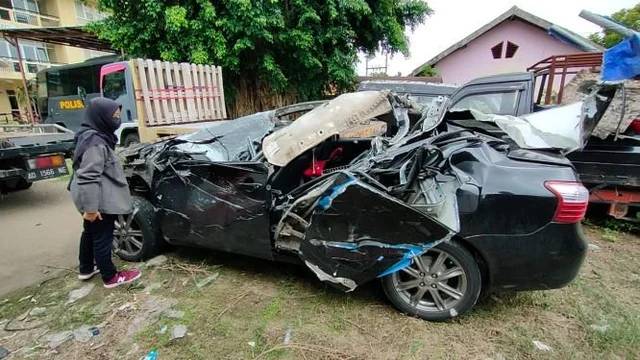 Kecelakaan Maut, Sedan Vios Seruduk Tronton di Tol Sragen, 3 Korban Tewas