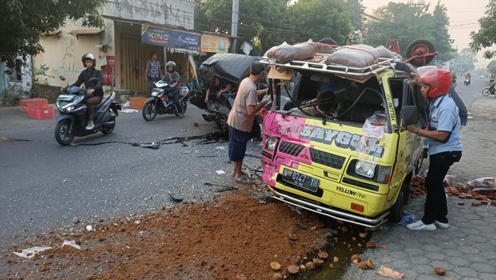 Kecelakaan Maut 2 Pikap Adu Muka di Mojokerto Tewaskan 1 Sopir