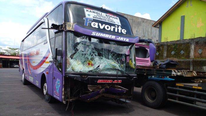 Kecelakaan Maut Bus Sumber Jaya vs Motor Honda Sonic di Ciamis, 3 Tewas 1 Kritis