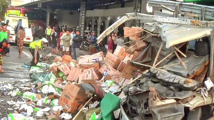 Kecelakaan Maut Bus Vs Truk di Situbondo, 2 Sopir Tewas