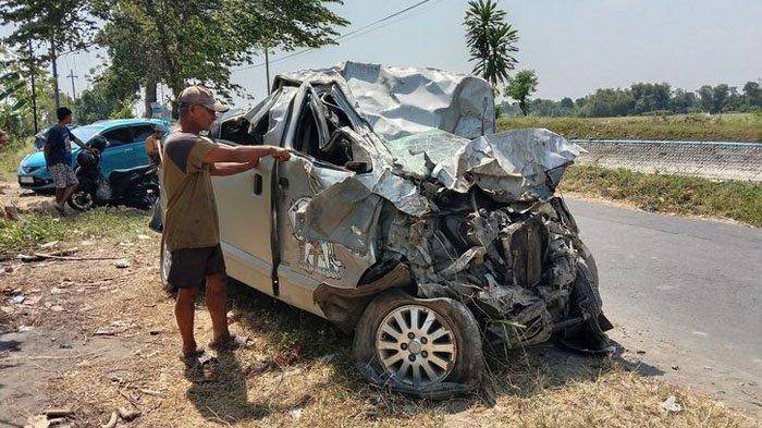 Kecelakaan Maut Minibus Tertabrak Kereta Api di Jombang, Ini Identitas 6 Korban Tewas