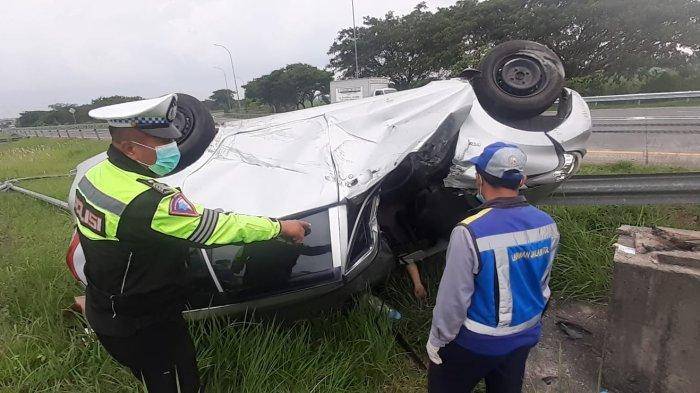 Kecelakaan Mobil Avanza Hantam Pembatas Jalan di Tol Surabaya-Mojokerto, 1 Orang Tewas