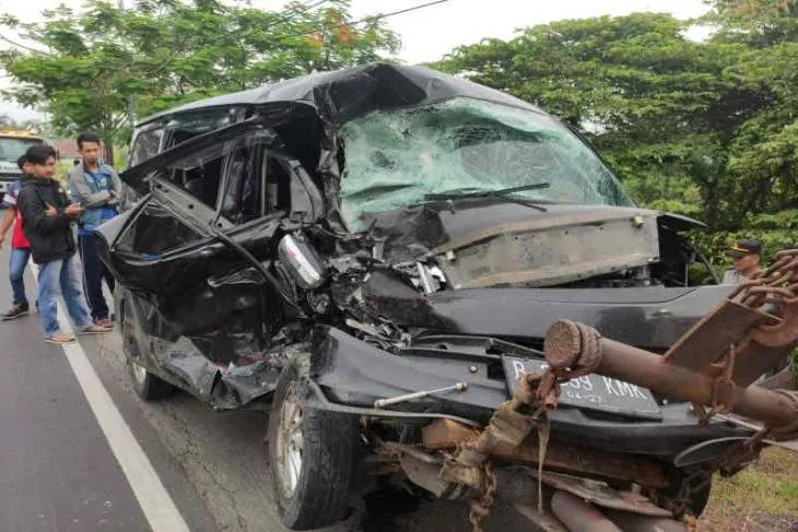 Kecelakaan Mobil Luxio Rombongan 8 Orang Jakarta–Kuningan di Jalur Gronggong Cirebon, 1 Tewas 9 Luka
