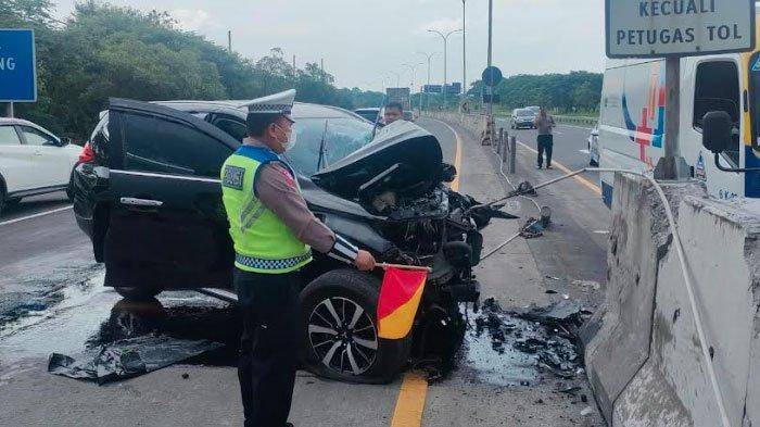 Kecelakaan Mobil Pajero Tabrak Beton Pembatas Jalan di Tol Surabaya-Mojokerto, Seorang Kakek Tewas