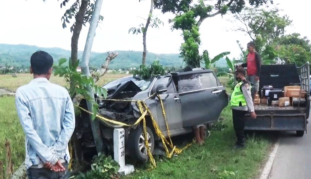 Kecelakaan Mobil Xenia Hantam Pohon dan Tiang di Jalur Tuban-Bojonegoro, Sopir Hilang