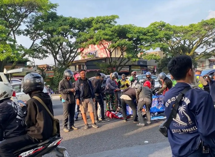 Kecelakaan Motor dan Mobil di Jalan Dr. Djunjunan Kota Bandung (Pasteur)