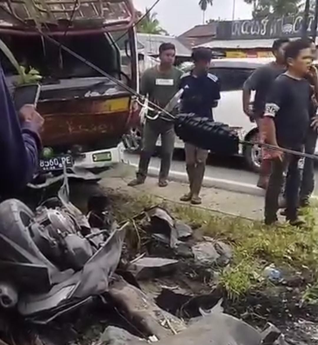 Kecelakaan Motor vs Dump Truck, Seorang Pelajar di Tebas Tewas