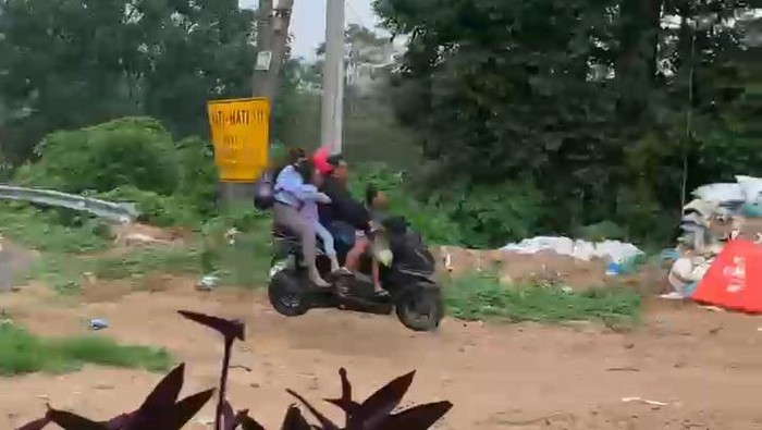 Kecelakaan Ngeri di Tikungan Pacet, Motor dan 4 Penumpangnya Sampai Terbang
