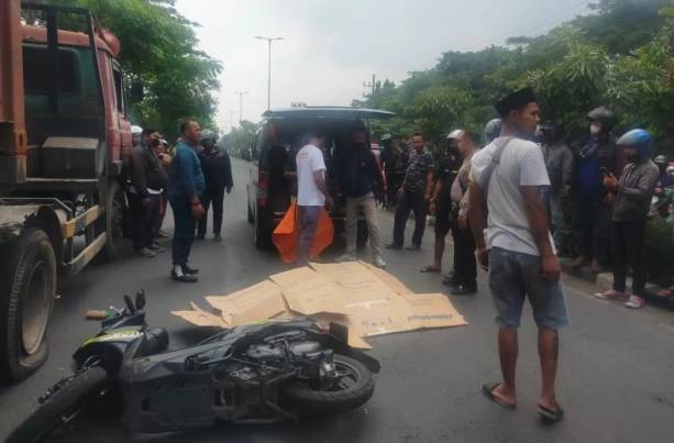 Kecelakaan Pemotor Honda Beat Tewas Usai Ditabrak Truk Box di Gedangan Sidoarjo