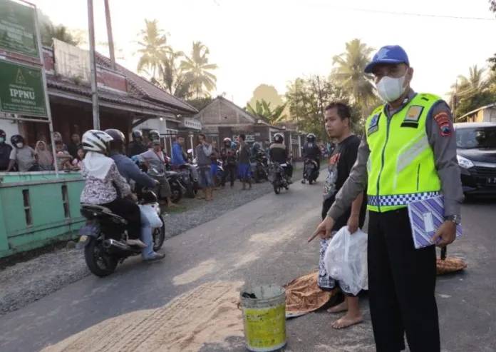 Kecelakaan Pemotor Honda Beat Tewas usai Terlindas Truk di Cilongok Banyumas