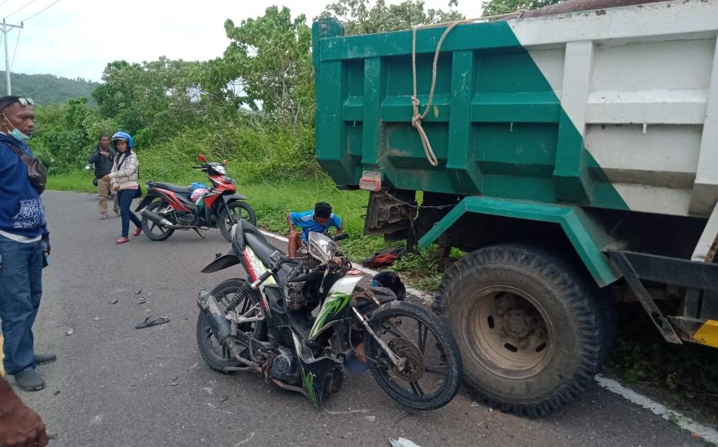 Kecelakaan Pemotor Tabrak Mobil Truk PLN di Kepulauan Tanimbar hingga Alami Luka Parah
