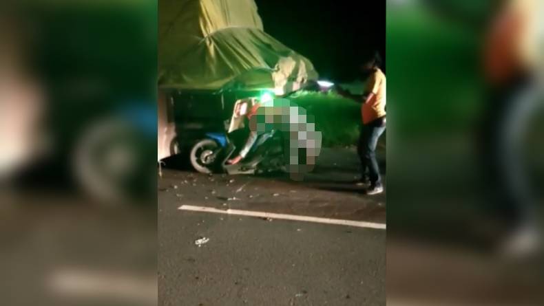 Kecelakaan Pemotor Tewas di Kolong Truk di Jalan Raya Haji Mohammad Noer Bangkalan